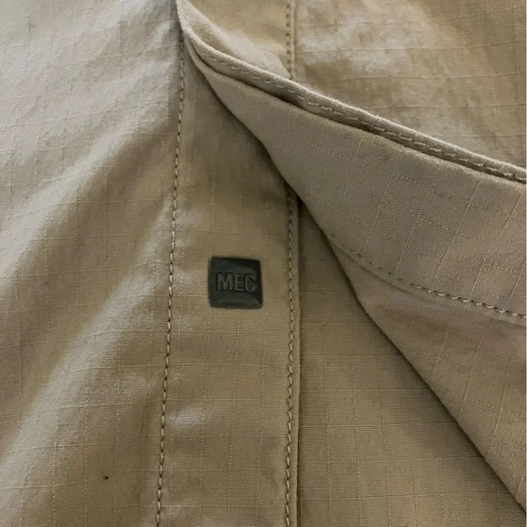 MEC Men's Long Sleeve Button-Up Outdoors Shirt - Picture 4 of 10